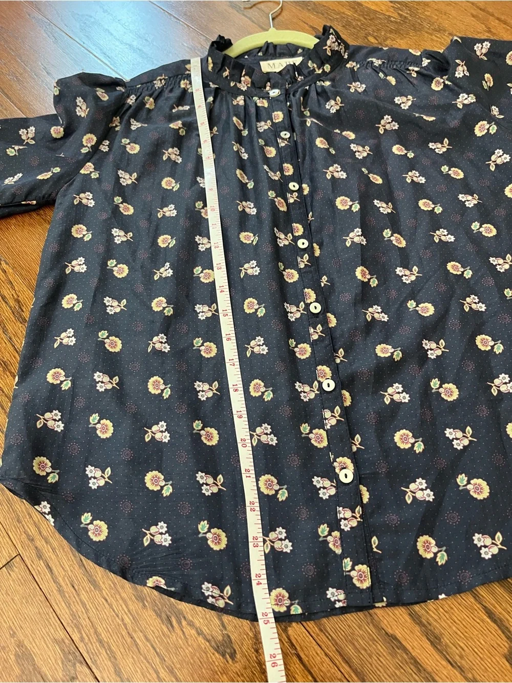 M.A.B.E Dulce Top Navy Blue Floral Button-Front Blouse size small - Picture 6 of 8